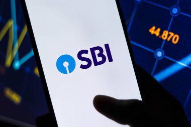 Batı Bangal, Hindistan - 09 Ekim 2021: Hindistan Devlet Bankası logosu telefon ekranı görüntüsünde.