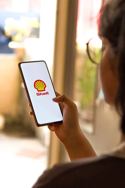 West Bangal India October 2021 Royal Dutch Shell Logo Phone — 스톡 사진