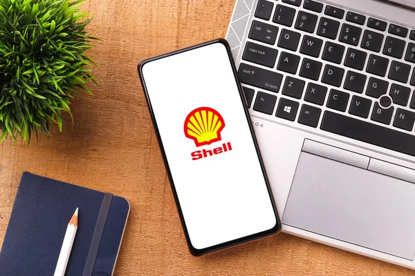 West Bangal India October 2021 Royal Dutch Shell Logo Phone — 스톡 사진