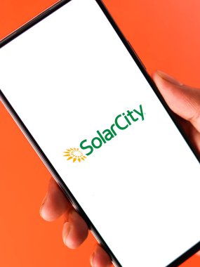 Batı Bangal, Hindistan - 09 Ekim 2021: Telefon ekranındaki güneş kenti logosu.