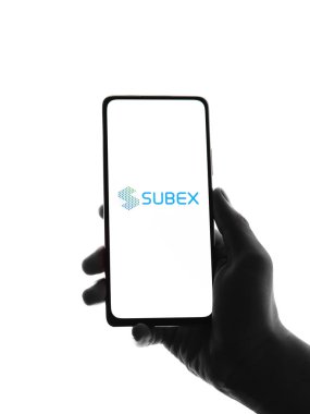 Batı Bangal, Hindistan - 09 Ekim 2021: Telefon ekranı görüntüsünde subex logosu.