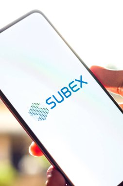 Batı Bangal, Hindistan - 09 Ekim 2021: Telefon ekranı görüntüsünde subex logosu.