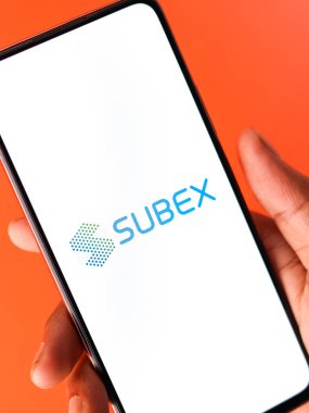 Batı Bangal, Hindistan - 09 Ekim 2021: Telefon ekranı görüntüsünde subex logosu.