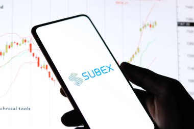 Batı Bangal, Hindistan - 09 Ekim 2021: Telefon ekranı görüntüsünde subex logosu.