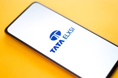Batı Bangal, Hindistan - 09 Ekim 2021: Telefon ekranında Tata Elxsi logosu.