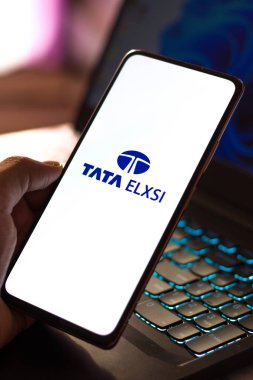 Batı Bangal, Hindistan - 09 Ekim 2021: Telefon ekranında Tata Elxsi logosu.