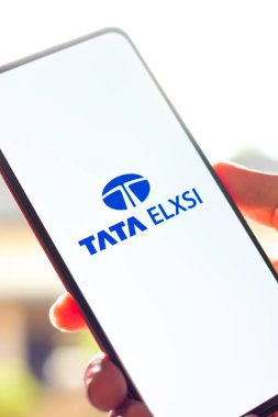 Batı Bangal, Hindistan - 09 Ekim 2021: Telefon ekranında Tata Elxsi logosu.