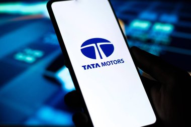 Batı Bangal, Hindistan - 09 Ekim 2021: Tata Motor logosu telefon ekranı görüntüsünde.