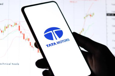 Batı Bangal, Hindistan - 09 Ekim 2021: Tata Motor logosu telefon ekranı görüntüsünde.