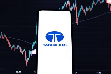 Batı Bangal, Hindistan - 09 Ekim 2021: Tata Motor logosu telefon ekranı görüntüsünde.