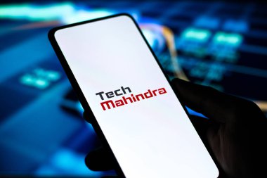 Batı Bangal, Hindistan - 09 Ekim 2021: Telefon ekranında Tech Mahindra logosu.