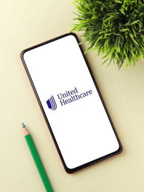 Batı Bangal, Hindistan - 09 Ekim 2021: Telefon ekranında Birleşik Sağlık Logosu.