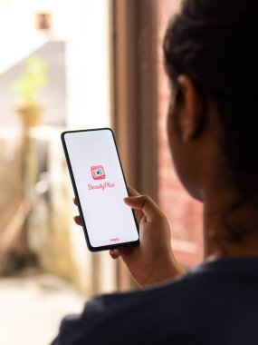Assam, Hindistan - 22 Ağustos 2020: Telefon ekranı görüntüsünde BeautyPlus logosu.
