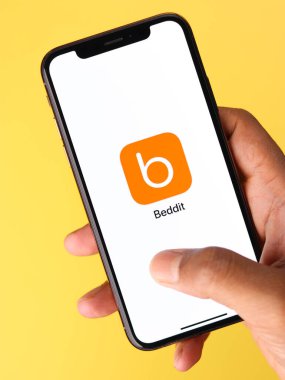 Assam, Hindistan - 30 Mart 2021: Telefon ekranında Beddit logosu.