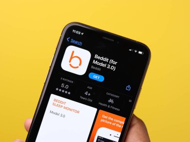 Assam, Hindistan - 30 Mart 2021: Telefon ekranında Beddit logosu.
