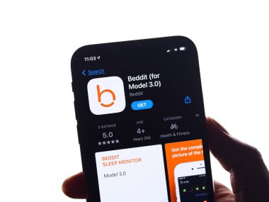 Assam, Hindistan - 30 Mart 2021: Telefon ekranında Beddit logosu.