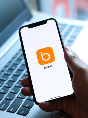 Assam, Hindistan - 30 Mart 2021: Telefon ekranında Beddit logosu.