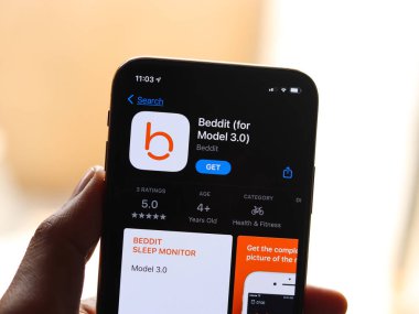 Assam, Hindistan - 30 Mart 2021: Telefon ekranında Beddit logosu.