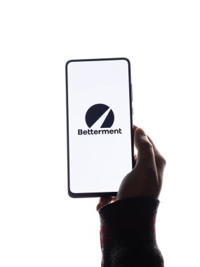 Assam, Hindistan - 19 Şubat 2021: Telefon ekranı görüntüsünde iyileştirme logosu.