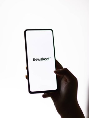 Assam, Hindistan - 12 Eylül 2020: Telefon ekranında Bewakoof logosu.