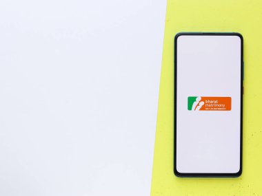 Assam, Hindistan - 6 Eylül 2020: Telefon ekranında Bharat evlilik logosu.