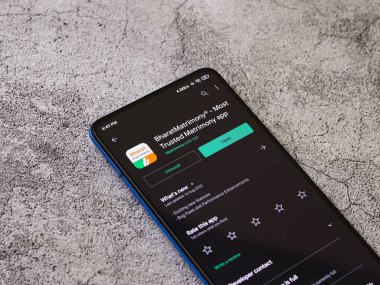 Assam, Hindistan - 6 Eylül 2020: Telefon ekranında Bharat evlilik logosu.