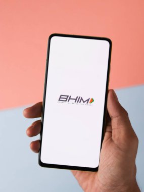 Assam, Hindistan - 18 Eylül 2020: Telefon ekranında Bhim upi logosu.