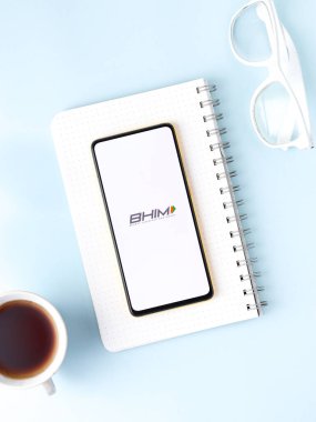 Assam, Hindistan - 18 Eylül 2020: Telefon ekranında Bhim upi logosu.