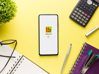 Assam, Hindistan - 21 Nisan 2020 - Hindistan 'ın en büyük online süpermarketi.