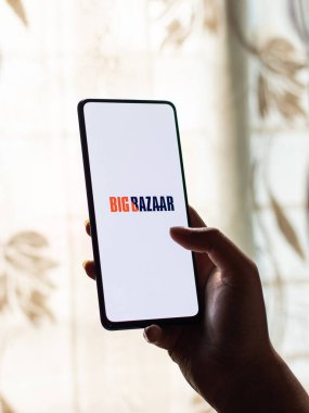 Assam, Hindistan - 27 Ağustos 2020: Telefon ekranında büyük pazar logosu.