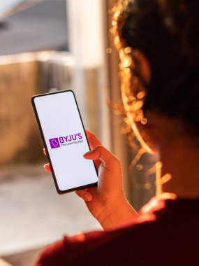 Assam, Hindistan - 8 Mayıs 2020 Byju 's, öğrenme uygulaması.