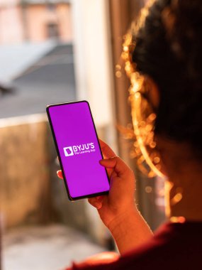 Assam, Hindistan - 8 Mayıs 2020 Byju 's, öğrenme uygulaması.