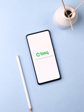 Assam, Hindistan - 10 Mart 2021: Telefon ekranında Bisq logosu.