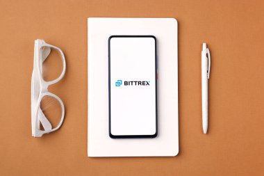 Assam, Hindistan - 10 Mart 2021: Telefon ekranı görüntüsünde Bittrex logosu.
