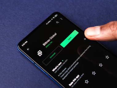 Assam, Hindistan - 10 Mart 2021: Telefon ekranı görüntüsünde Bittrex logosu.