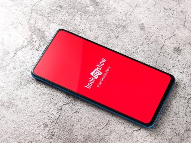 Assam, Hindistan - 22 Ağustos 2020: Telefon ekranında Bookmyshow uygulama logosu.