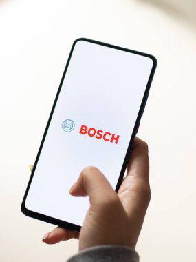 Assam, Hindistan - 15 Ocak 2020: Telefon ekranı görüntüsünde Bosch logosu.