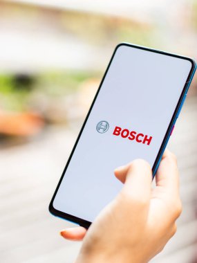 Assam, Hindistan - 15 Ocak 2020: Telefon ekranı görüntüsünde Bosch logosu.