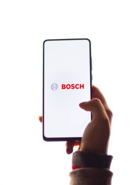 Assam, Hindistan - 15 Ocak 2020: Telefon ekranı görüntüsünde Bosch logosu.