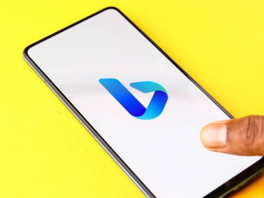 Assam, Hindistan - 19 Şubat 2021: Telefon ekranında Microsoft Bing logosu.