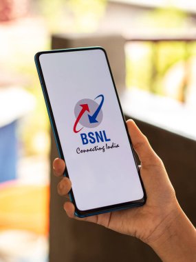 Assam, Hindistan - 6 Eylül 2020: Telefon ekranındaki Bsnl logom.