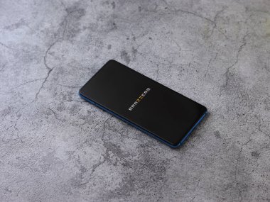 Assam, Hindistan - 6 Eylül 2020: Telefon ekranında Brazzers logosu.