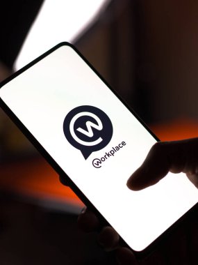 Batı Bangal, Hindistan - 11 Kasım 2021: Telefon ekranı görüntüsünde işyeri logosu.