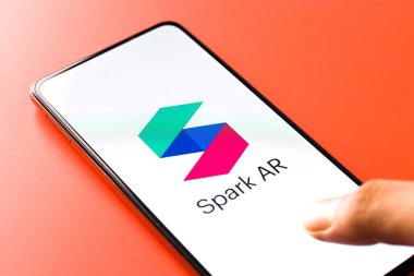 Batı Bangal, Hindistan - 11 Kasım 2021: Telefon ekranında Spark AR Studio logosu.