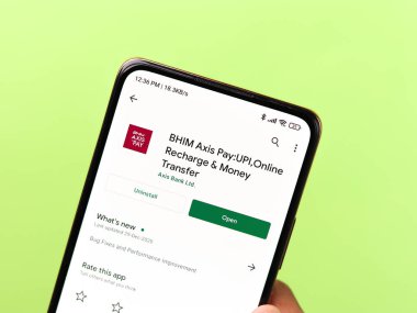 Batı Bangal, Hindistan - 11 Kasım 2021: Ping Pay Axis Bank logosu telefon ekranı görüntüsü.