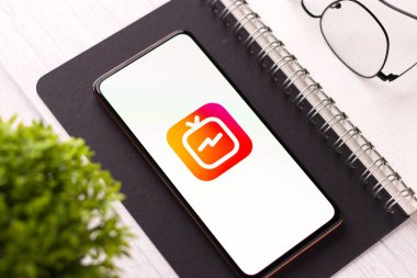 Batı Bangal, Hindistan - 11 Kasım 2021: Telefon ekranı görüntüsünde IGTV logosu.