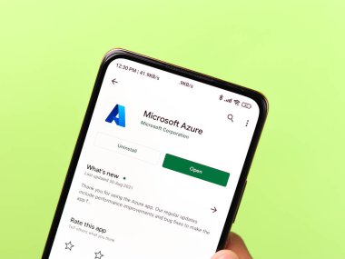 Batı Bangal, Hindistan - 11 Kasım 2021: Telefon ekranında Microsoft Azure logosu.