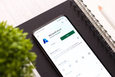 Batı Bangal, Hindistan - 11 Kasım 2021: Telefon ekranında Microsoft Azure logosu.