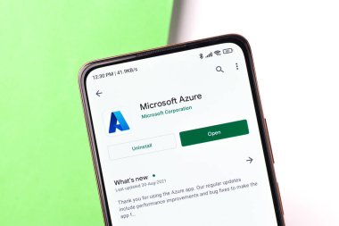 Batı Bangal, Hindistan - 11 Kasım 2021: Telefon ekranında Microsoft Azure logosu.