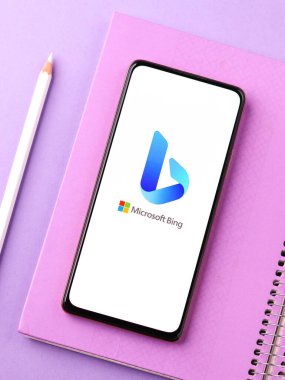 Batı Bangal, Hindistan - 11 Kasım 2021: Telefon ekranında Microsoft Bing logosu.